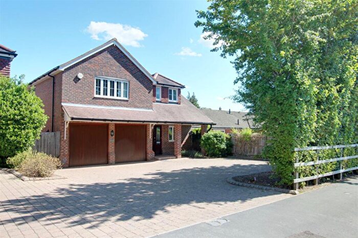 5 Bedroom Detached House For Sale In Grove Road, Tring, HP23