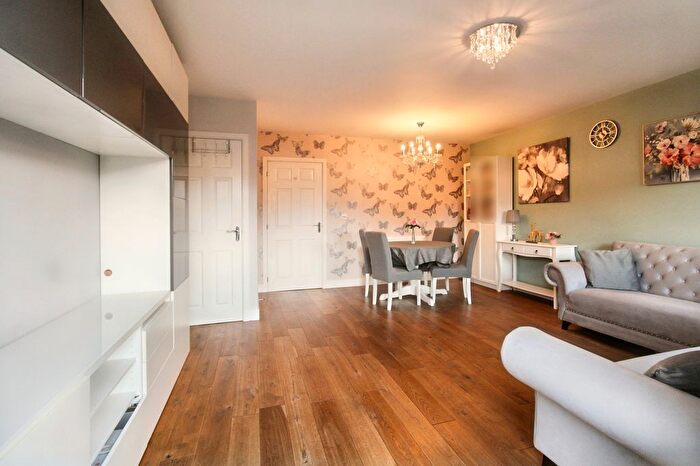 3 Bedroom Terraced House For Sale In Hornchurch Square, Farnborough, GU14