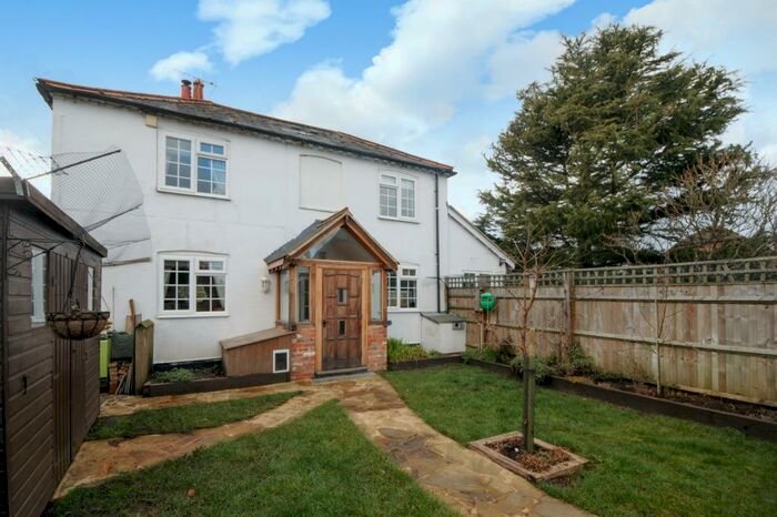 3 Bedroom Semi-Detached House For Sale In Peasemore, Berkshire, RG20