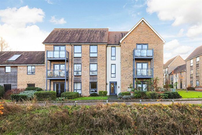 2 Bedroom Flat For Sale In Yeoman Drive, Cambridge, CB3