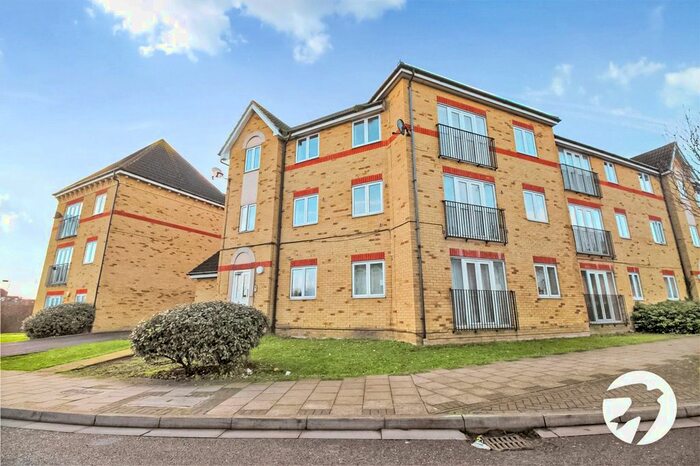 2 Bedroom Flat To Rent In Hill View Drive, London, SE28
