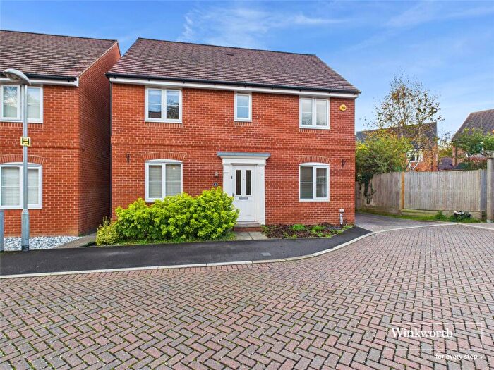 4 Bedroom Detached House To Rent In Roe Gardens, Three Mile Cross, Reading, RG7