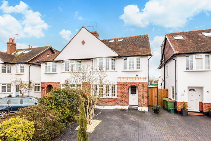 4 Bedroom House For Sale In Vaughan Road, Thames Ditton, KT7