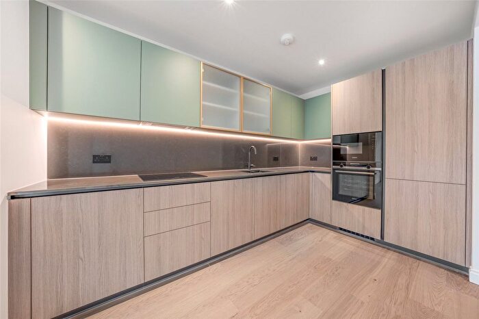 2 Bedroom Flat To Rent In Watermeadow Lane, London, SW6