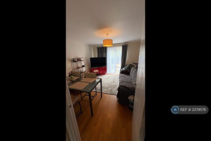 2 Bedroom Terraced House To Rent In Westcott Road, Kennington, SE17