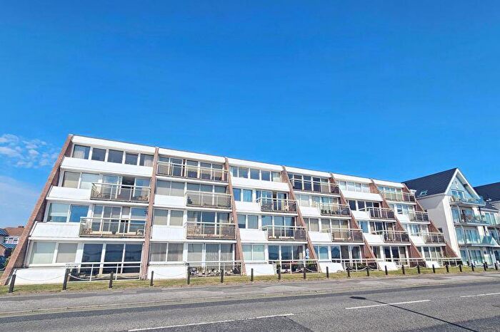 2 Bedroom Flat For Sale In Seaview Court, Lee-On-The-Solent, PO13