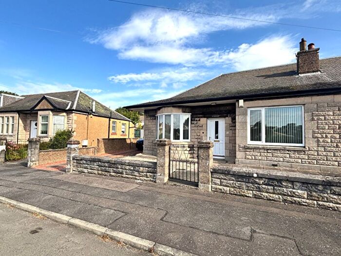3 Bedroom Semi-Detached Bungalow For Sale In Strathmore Drive, Dunfermline, KY12