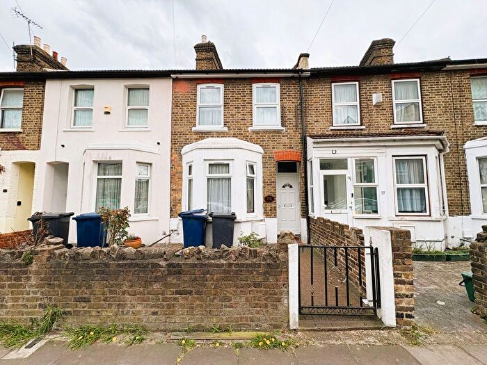 4 Bedroom Terraced House For Sale In Featherstone Road, Southall, UB2