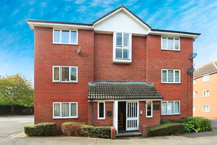 2 Bedroom Flat For Sale In Flamborough Close, Woodston, Peterborough, PE2
