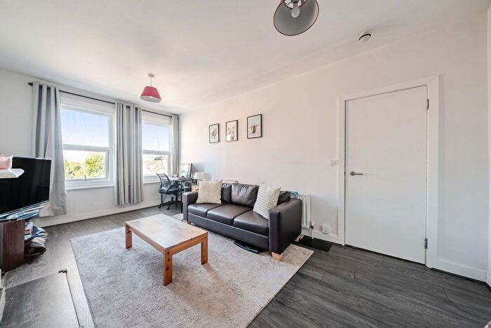 2 Bedroom Flat To Rent In West Hill, Wandsworth, SW18