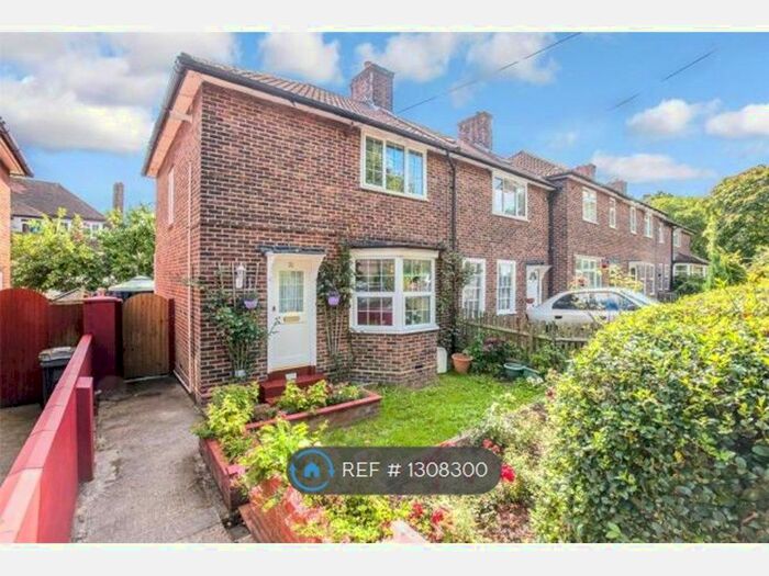 3 Bedroom Terraced House To Rent In Oakview Road, London SE6