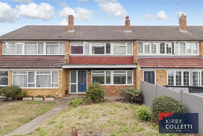 3 Bedroom Terraced House For Sale In High Wood Road, Hoddesdon, EN11