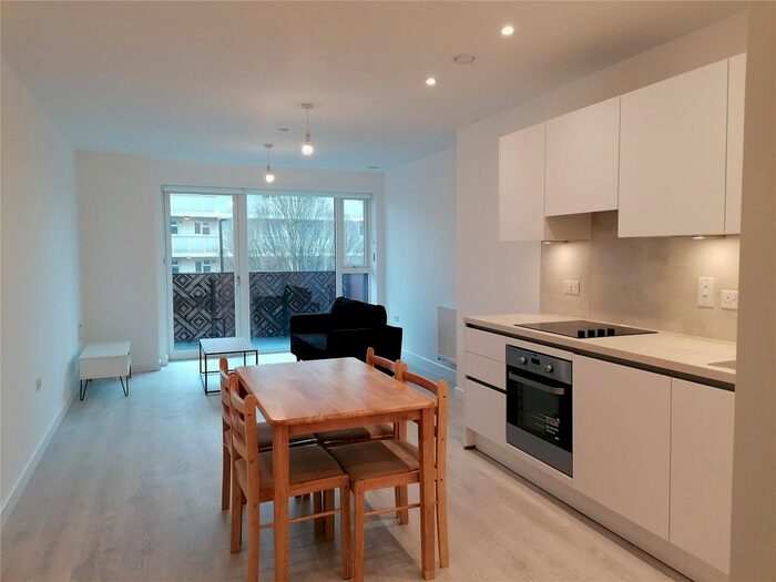 2 Bedroom Flat To Rent In East Acton Lane, London, W3