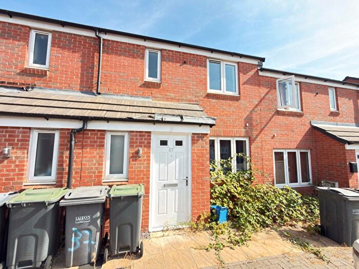 3 Bedroom Terraced House For Sale In Guardian Way, Dallow, Luton, Bedfordshire, LU1