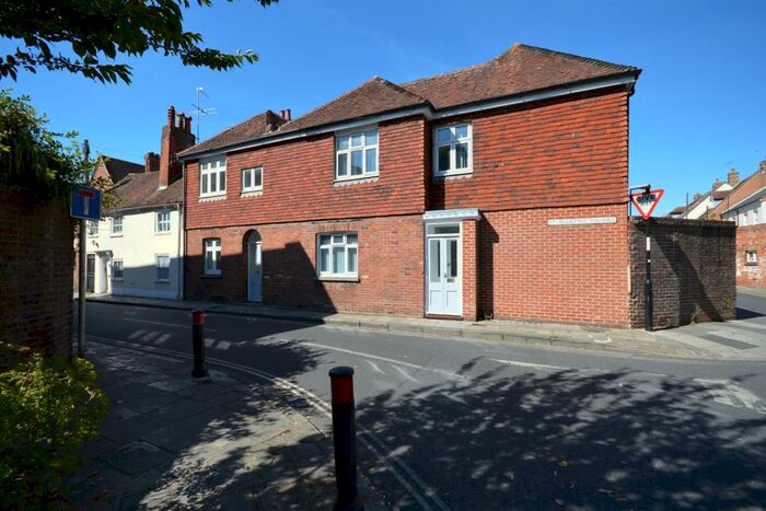 2 Bedroom Terraced House To Rent In St. Martins Square, Chichester, PO19