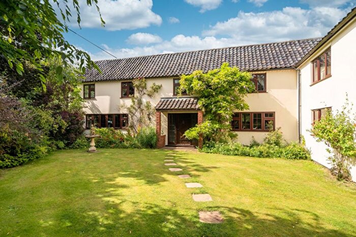 4 Bedroom Equestrian Property For Sale In Hardley Road, Langley, Norwich, NR14