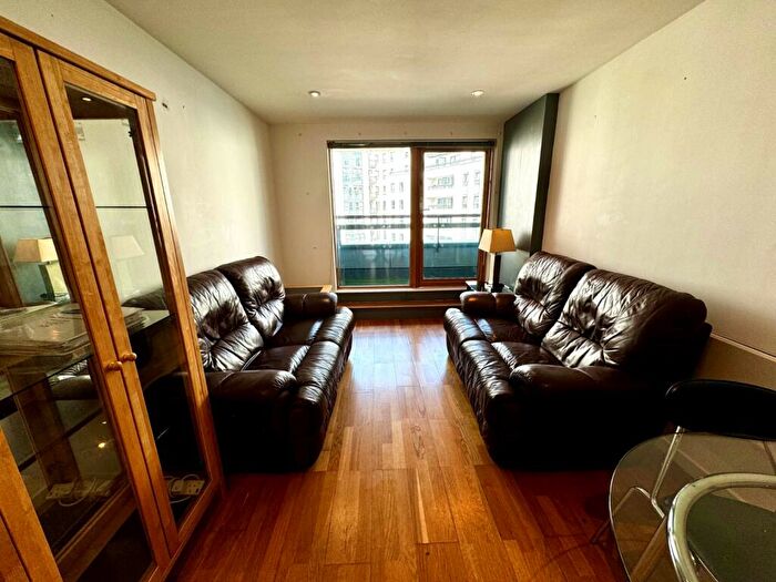 2 Bedroom Flat To Rent In East Street, Leeds, Uk, LS9