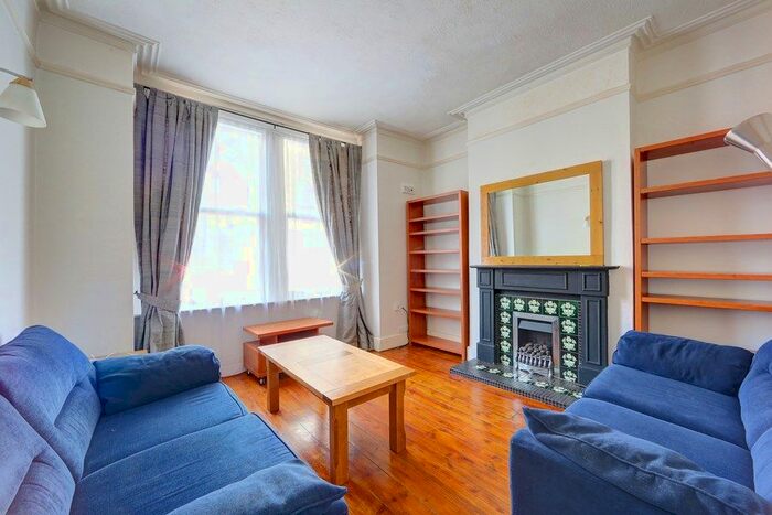 1 Bedroom Flat To Rent In Welham, Furzedown SW16