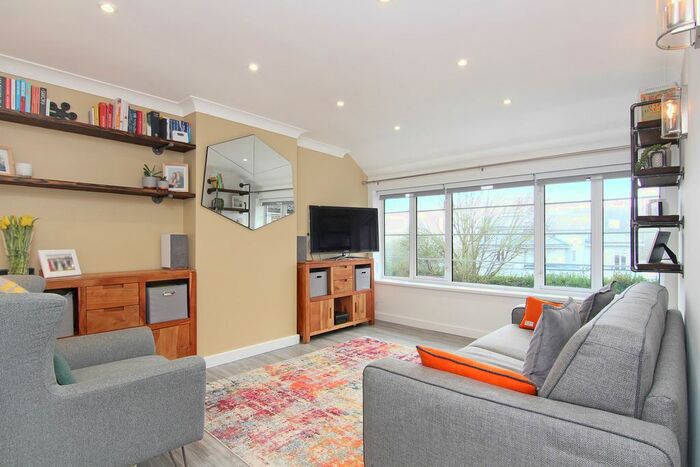 2 Bedroom Flat To Rent In Queens Keep, Park Road, Twickenham, TW1