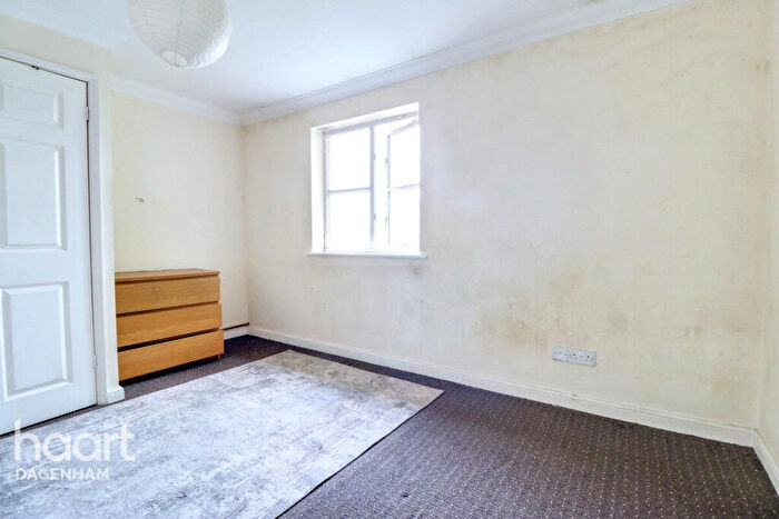 2 Bedroom Flat For Sale In Causton Square, Dagenham, RM10