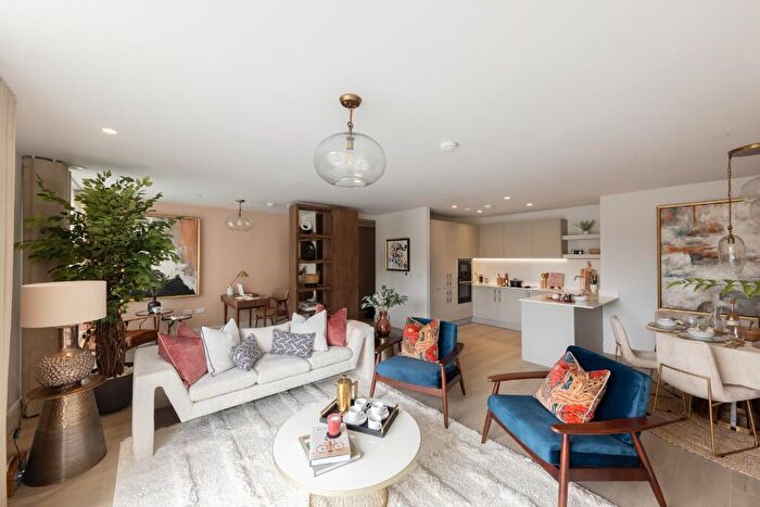 2 Bedroom Retirement Property For Sale In Hobbs Close, West Byfleet, KT14