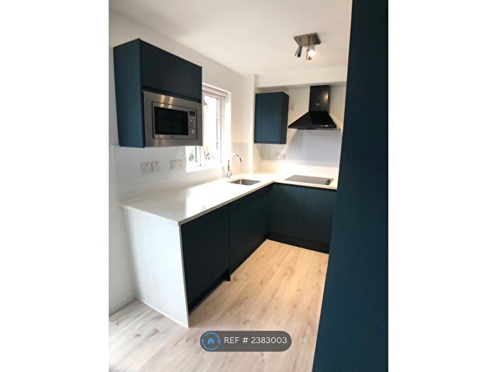 2 Bedroom Flat To Rent In Sigrist Square, Kingston Upon Thames, KT2