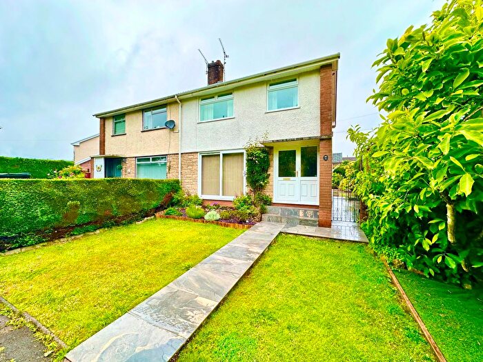 3 Bedroom Semi-Detached House For Sale In Afon Close, New Inn, Pontypool, NP4