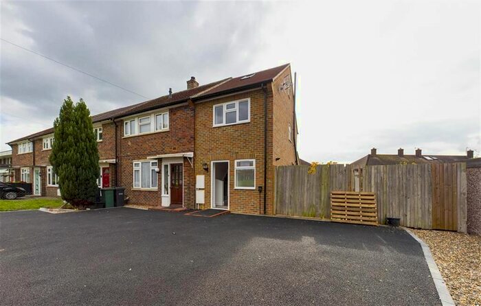 2 Bedroom Property To Rent In Worsted Green, Merstham, Surrey, RH1