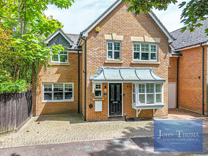 3 Bedroom Semi-Detached House For Sale In Hazel Lane, The Avenue, Repton Park, IG6