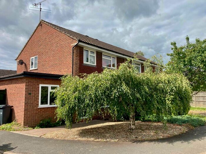 3 Bedroom Semi-Detached House To Rent In Bay Close, Horley, RH6