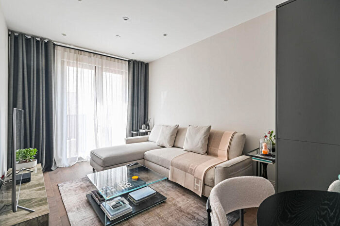 1 Bedroom Flat For Sale In Dock East Apartments, Canary Wharf, London, E14