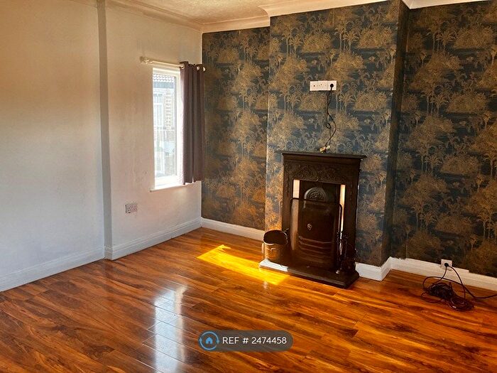 2 Bedroom Flat To Rent In New Village Road, Cottingham, HU16