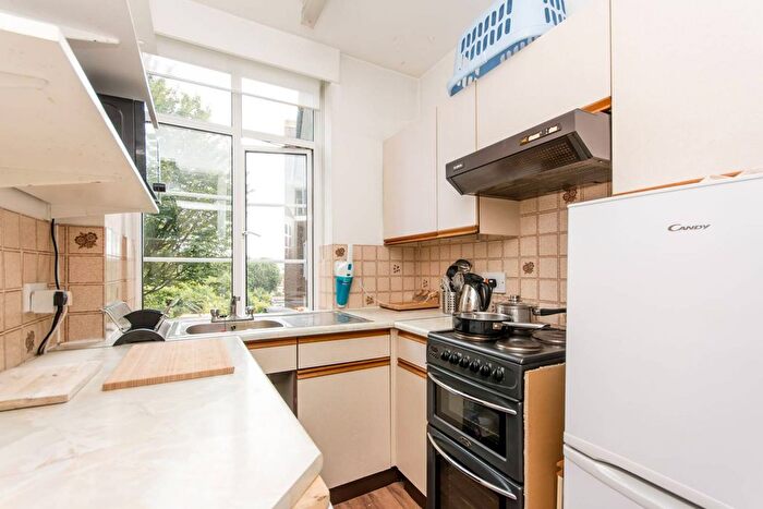 1 Bedroom Flat For Sale In Willesden Lane, Brondesbury, London, NW6