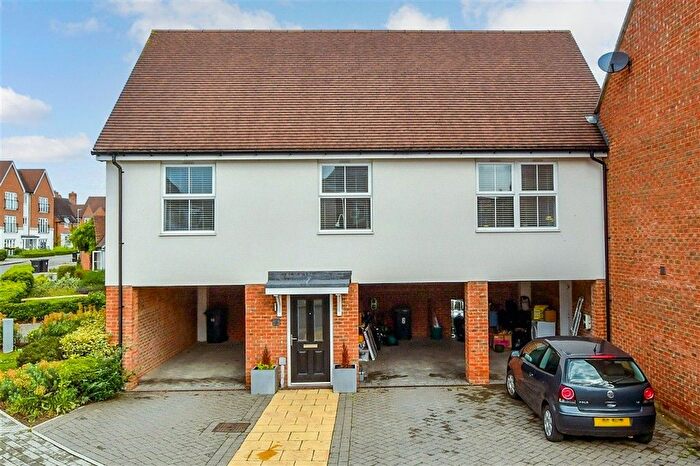 2 Bedroom Coach House For Sale In Royal Crescent, Kings Hill, Kent, ME19