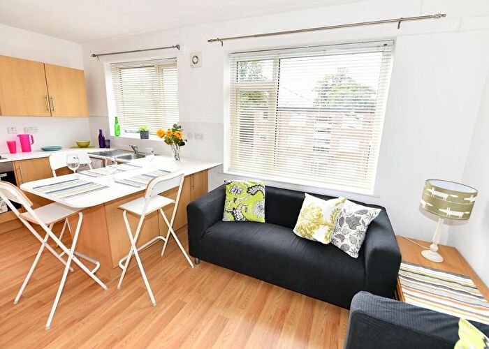 3 Bedroom Flat To Rent In Fairfield Court, Victoria Park, M14