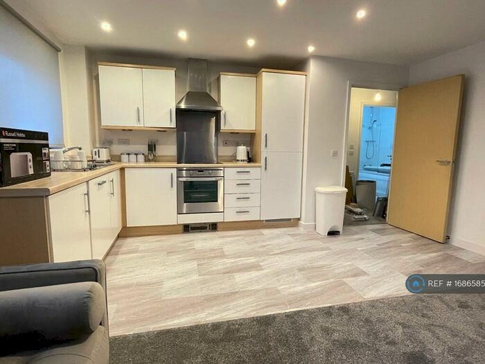 2 Bedroom Flat To Rent In Pavilion Court, Northampton, NN1