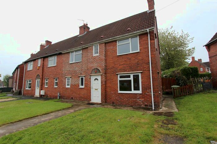 3 Bedroom Semi-Detached House To Rent In Sycamore Avenue, Boythorpe, Chesterfield, Derbyshire, S40