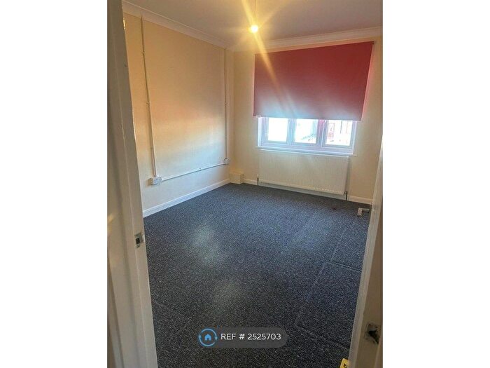 3 Bedroom Flat To Rent In North Street, Romford, RM1