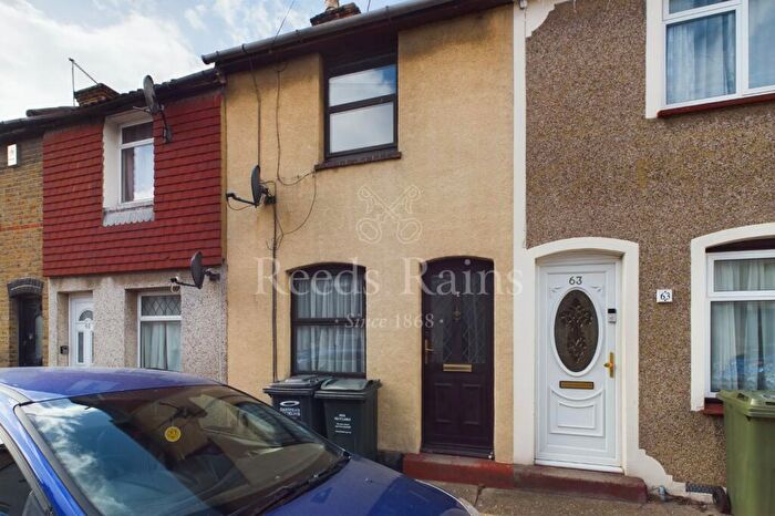 2 Bedroom Terraced House For Sale In Sun Road, Swanscombe, Kent, DA10