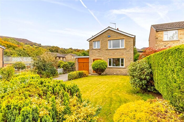 3 Bedroom Detached House For Sale In Hillside Avenue, Butt Lane, Hepworth, HD9