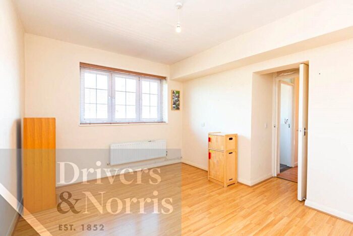 2 Bedroom Apartment To Rent In Hollins House, Tufnell Park Road, Tufnell Park, London, N7