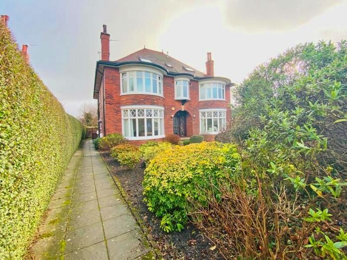 2 Bedroom Flat To Rent In The Loft, Otley Road, Far Headingley, Leeds, LS16