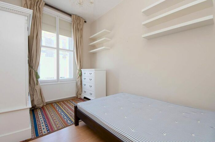 2 Bedroom Flat To Rent In Ifield Road, Earls Court, London, SW10