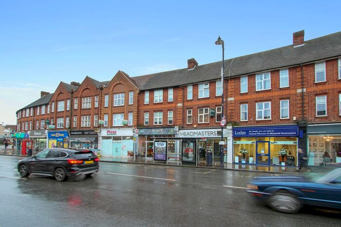 1 Bedroom Flat To Rent In King Street Parade (), Twickenham., TW1