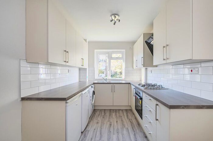 1 Bedroom Flat To Rent In Adelaide Road, Surbiton, KT6
