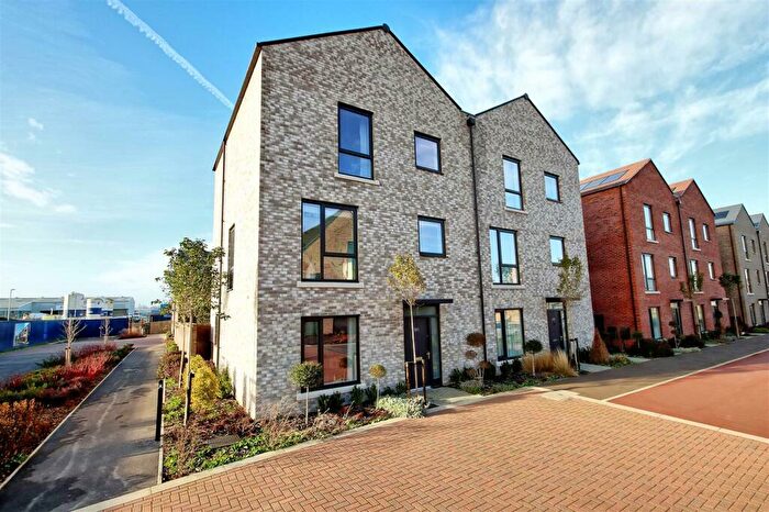 4 Bedroom Semi-Detached House To Rent In Marleigh Avenue, CB5