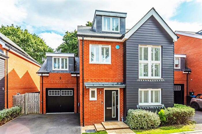 4 Bedroom Detached House To Rent In Four Oaks, Hurst Green, RH8