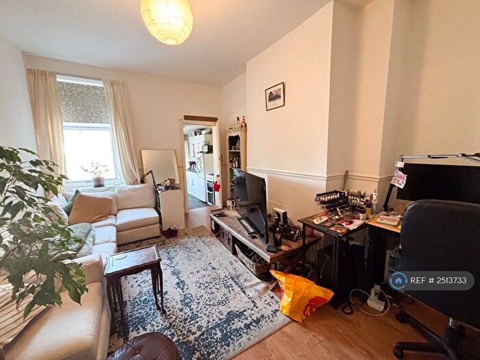 3 Bedroom Flat To Rent In Lynnwood Terrace, Newcastle Upon Tyne, NE4