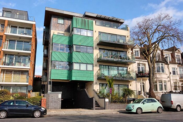 2 Bedroom Apartment For Sale In St. James Court, Leigh-on-Sea, SS9