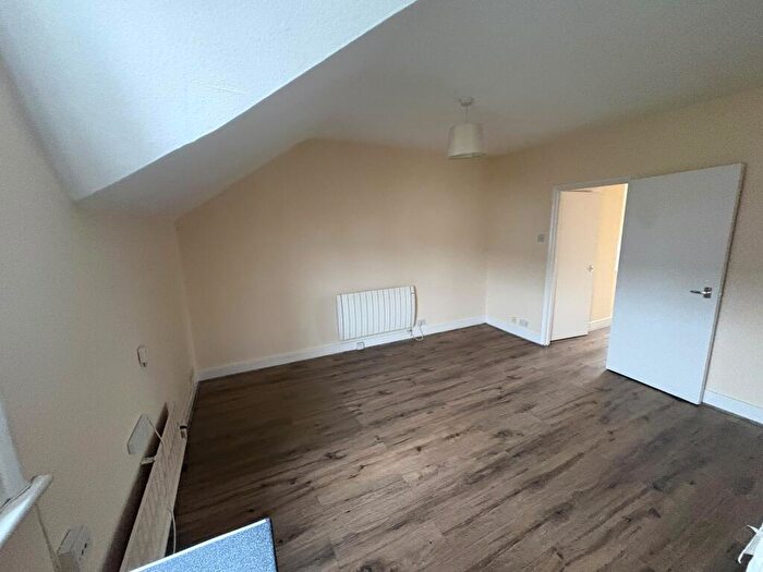 1 Bedroom Flat To Rent In High Road, Wood Green, Haringey, London, N22